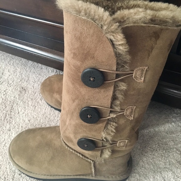 taupe color uggs
